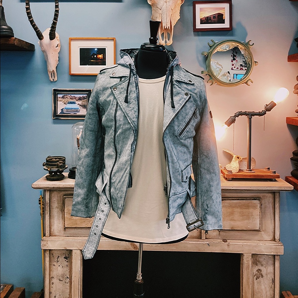 Women’s leather jacket, size medium.